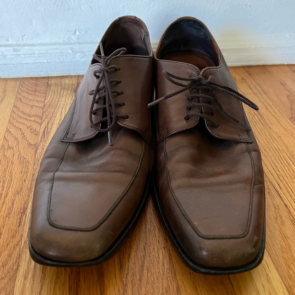 Boss Hugo Boss Men’s brown lace-up dress shoes (Size 11)
